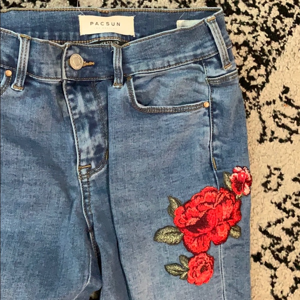 Pacsun women’s jeans flower detail